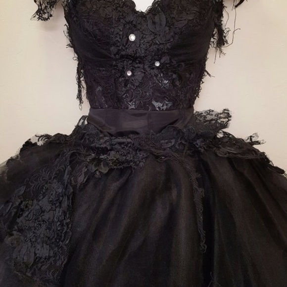 BELLA BLACK SWAN Goth Corset Wedding Gown Set - Picture 7 of 7